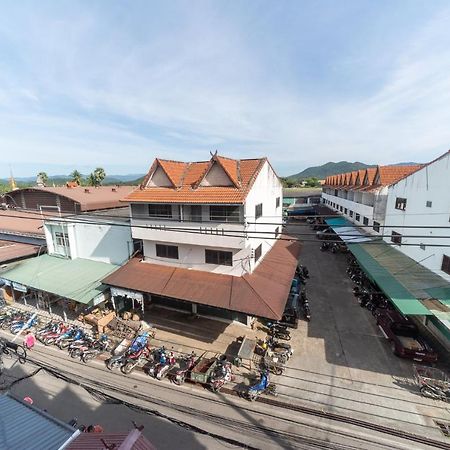 Saiyud Hostel Mae Hong Son Exterior foto